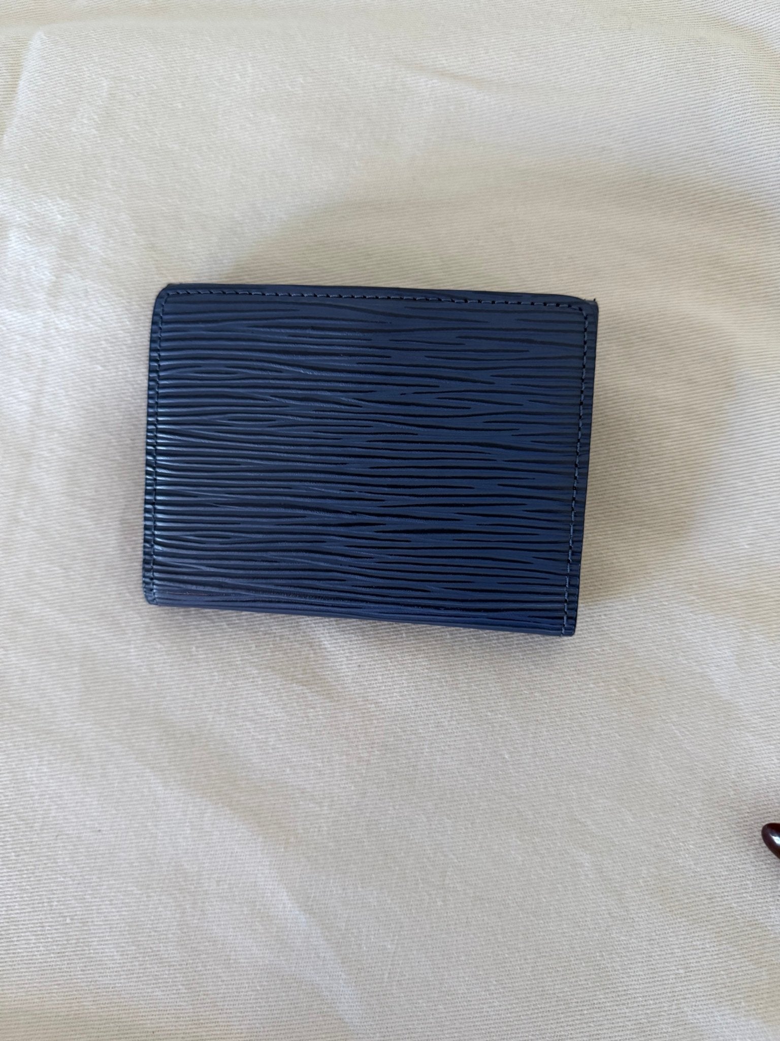 Louis Vuitton Epi Ludlow Wallet/Card Case - LuxeLadyConnoisseur